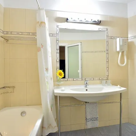 Hotel Nazos 1 2*