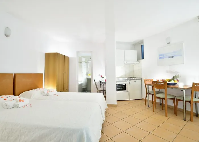 纳扎斯1号酒店 2*